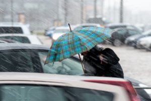 Orai: giedro dangaus viltį nupūs stiprus vėjas iš pietų