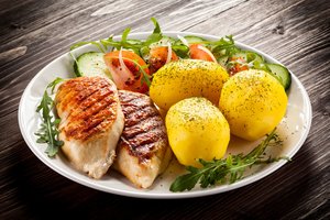 Drąsiai valgykite mėsą su bulvėmis – šis derinys netinka tik vienai grupei žmonių