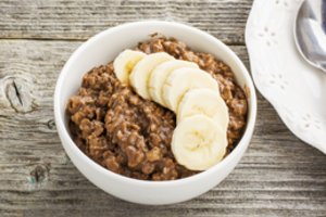 Šokoladinė avižinė košė: vaikai sušveitė iki paskutinio šaukšto