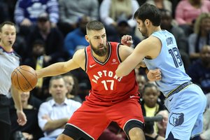 Jonas Valančiūnas turės naują klubą – „Raptors“ lietuvį išmainė į „Grizzlies“