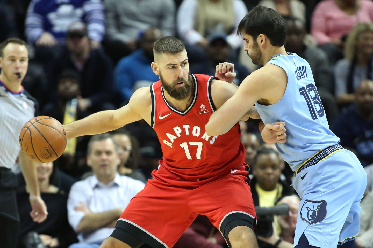 Jonas Valančiūnas buvo priskirtas prie svarbiausių Toronto ekipos žaidėjų, tačiau buvo iškeistas.<br>Reuters/Scanpix nuotr.
