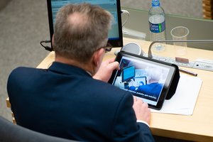 Politikų žaidimai prieš rinkimus – parduodami save griebiasi gelbėtojo vaidmens