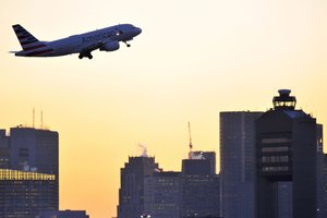 Jungtinėje Karalystėje suimtas galimai neblaivus „American Airlines“ pilotas