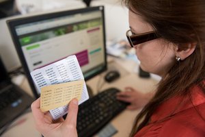 Banko laiškas sunervino senjorą: „Iš pensininkų lupa pinigus už nieką“