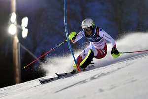 Šveicarijos kalnų slidininkė W. Holdner apgynė pasaulio čempionės titulą