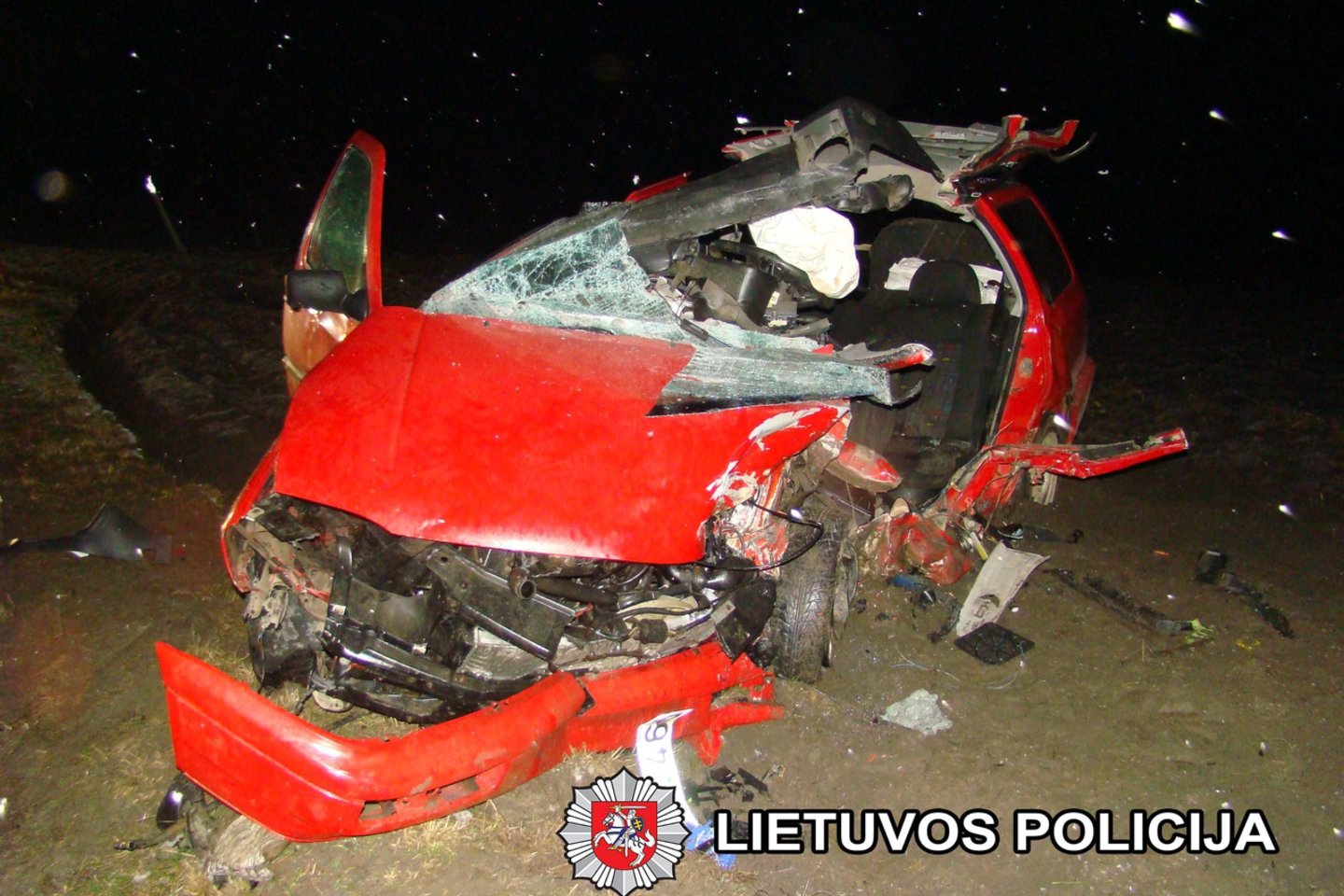 Per šiurpią avariją Marijampolėje žuvo trys vienos šeimos nariai.<br>Marijampolės apskrities VPK nuotr.