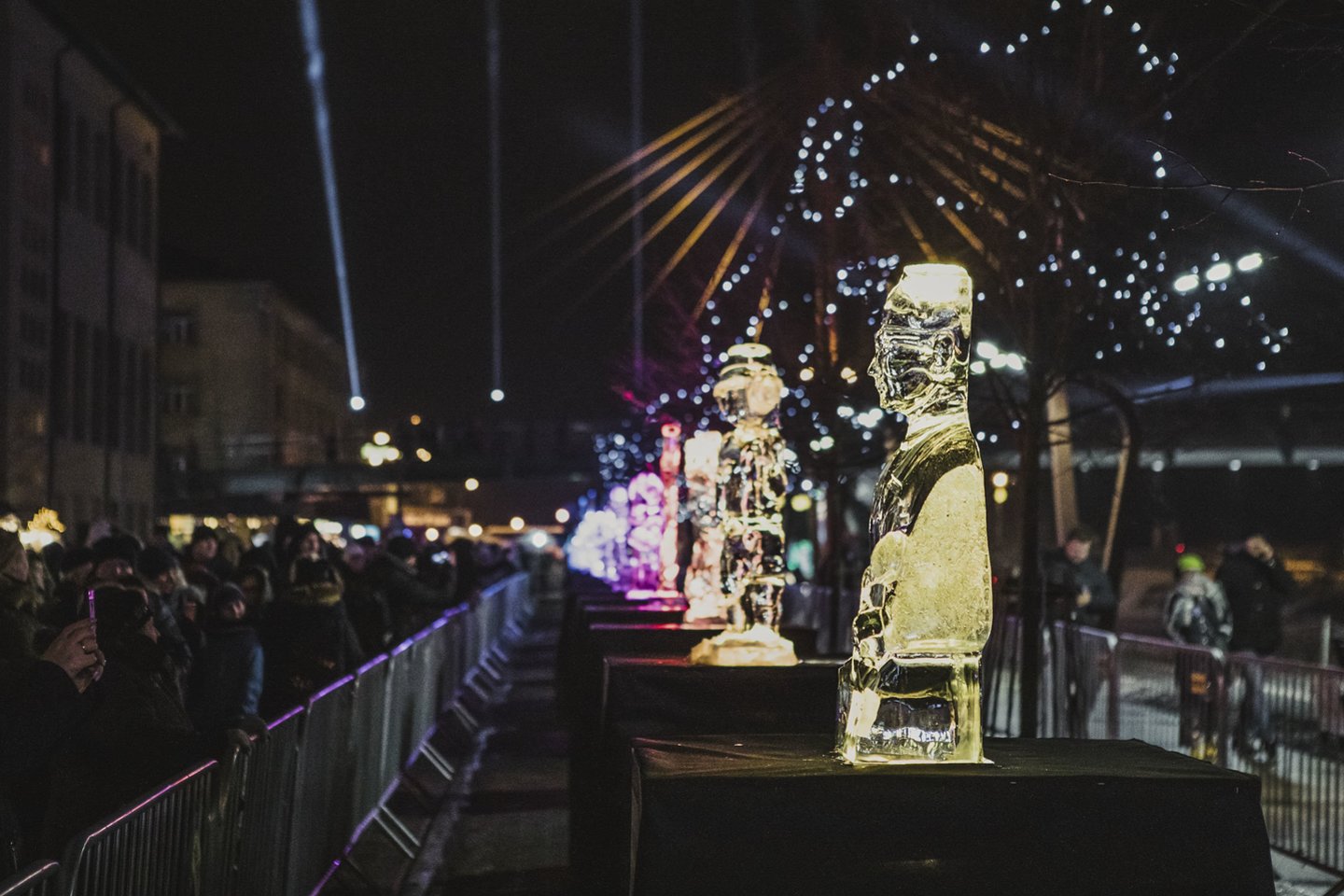   Jelgavoje vyksta 21-asis ledo skulptūrų festivalis. Šiemetinės šventės tema - kinas.<br> Organizatorių nuotr.