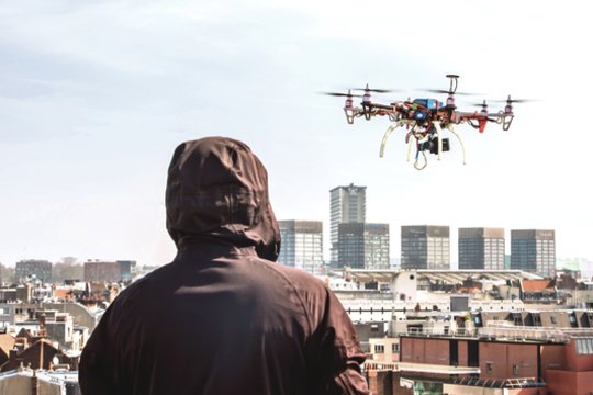 Vokietija ginsis nuo dronų: kariuomenė perka jų naikinimo sistemas