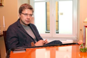 Šimtai žmonių Rygoje susirinko į mitingą paremti merą N. Ušakovą