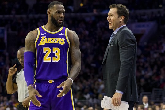 Krizė gilėja: L. Jamesas ir „Lakers“ patyrė dar vieną sutriuškinimą