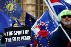 Vežėjai baiminasi, kad „Brexit“ sujauks jų verslą: vairuotojai gali įstrigti eilėse