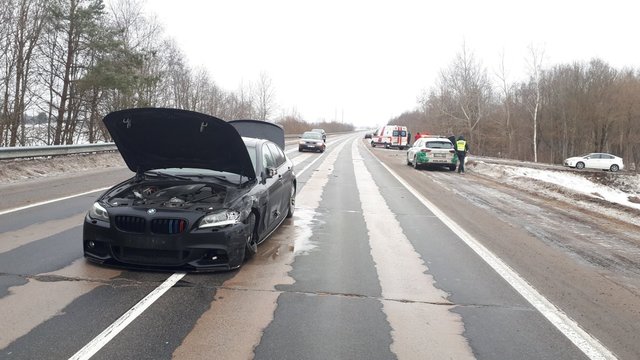Vaizdai iš įvykio vietos: šalia Vilniaus rytas prasidėjo masine avarija