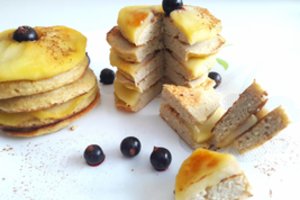 Blyneliai su keptais obuoliais ir cinamonu – idealūs pusryčiams