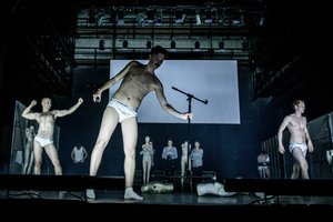 Aktoriai apie spektaklį „Aklieji“: „Net ir visi „šventieji“ yra akli“