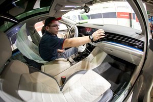 Geriausias jaunasis automechanikas Lukas Makselis gavo netikėtą dovaną