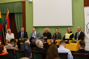 Kova dėl Kauno mero posto: kas pluša, o kas – atostogauja