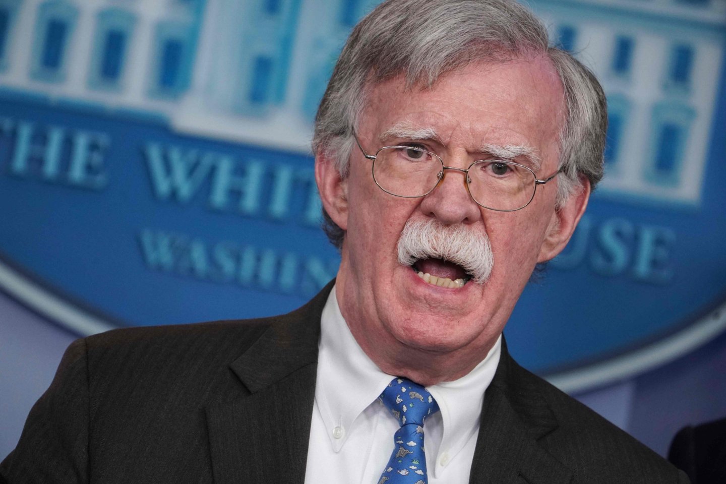  J.Boltonas sakė, kad Vašingtonas palaikytų „Irano žmonių valią ir juos paremtų, kad jų balsas būtų išgirstas“.<br> AFP/Scanpix nuotr.
