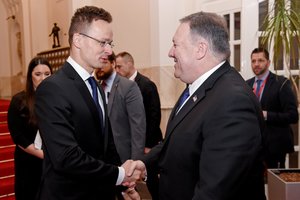 M. Pompeo siekia atitraukti Vengrijos prezidentą nuo Rusijos ir Kinijos įtakos