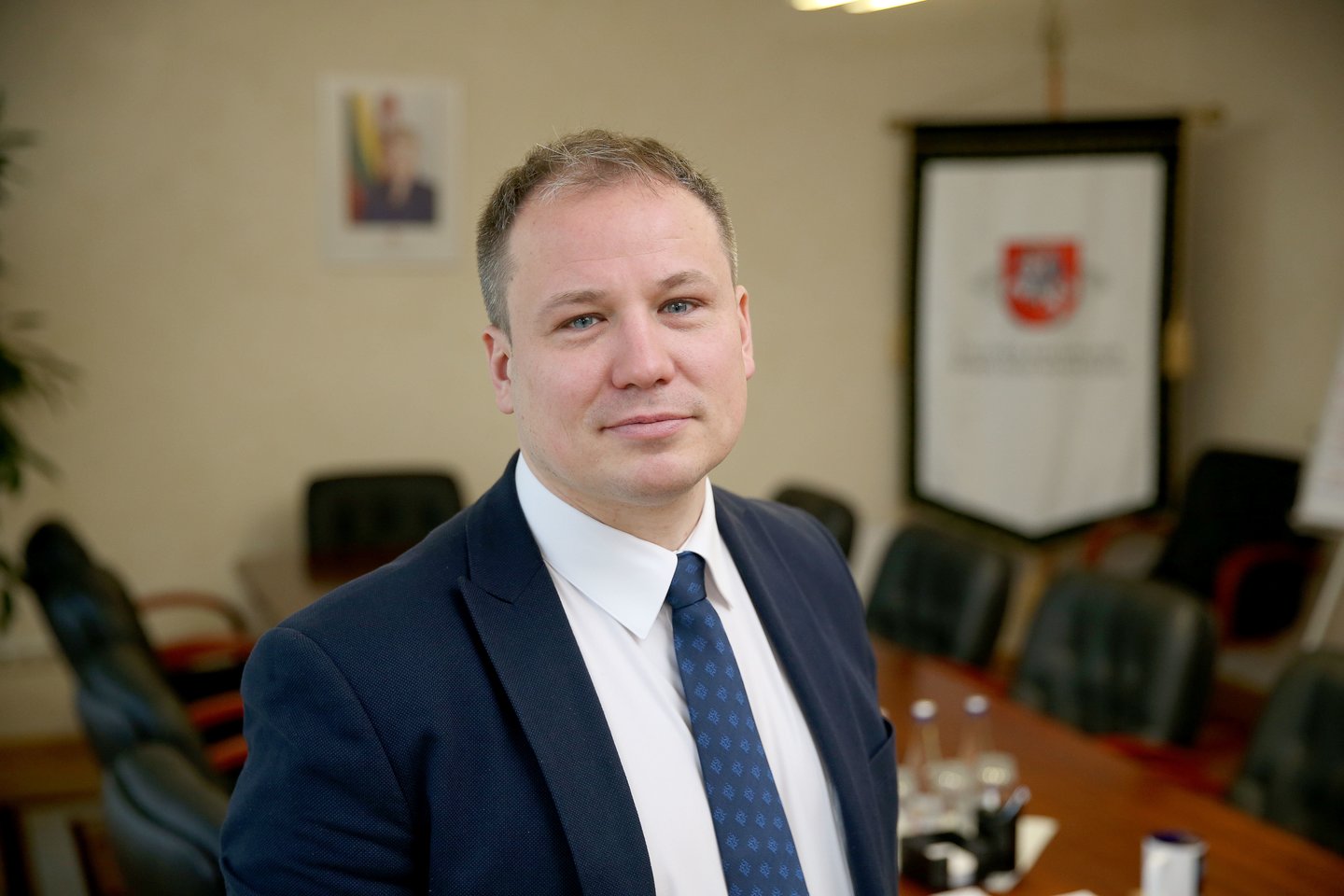 Taip pat siūloma pripažinti, kad G. Surplys pasinaudojo tarnybine padėtimi rinkimų agitacijai.