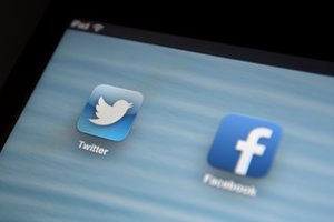 Rusijos ryšių prievaizdas atidėjo „bausmes“ „Twitter“ ir „Facebook“