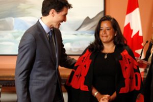Atsistatydinus ministrei Kanados vyriausybę ištiko krizė