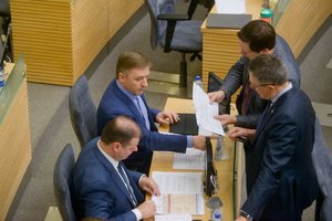 V. Bako pasiūlymas R. Karbauskiui: atsisakyti dalies Klaipėdoje gautų aukų partijai