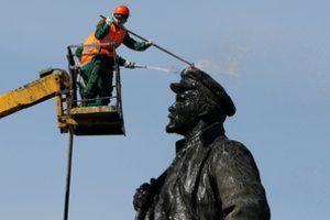 Rusija ruošiasi universiadai: vieni leipsta juokais, kiti grasina deginti padangas