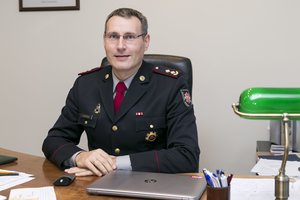 Pasitraukęs ugniagesių vadas sako, kad ministras jį nuolat nepagrįstai juodino