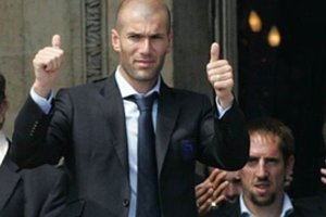 Zinedine'as Zidane'as perims šlubčiojantį „Chelsea“?