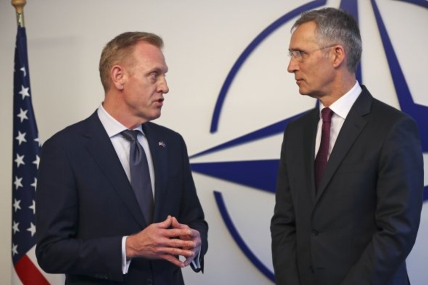 Laikinasis JAV gynybos sekretorius trečiadienį dalyvavo savo pirmajame NATO susitikime.<br>AP nuotr.