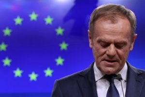 Donaldas Tuskas: ES tebelaukia „realistiško pasiūlymo“ dėl „Brexit“
