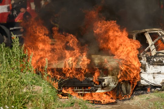 Automobilius deginę ir visuomenę bauginę vyrai nebus pripažinti kaltais dėl teroro akto vykdymo
