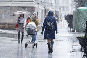 „Sodra“ perspėja dėl galimų mažesnių vaiko priežiūros išmokų – grąžins kitą mėnesį