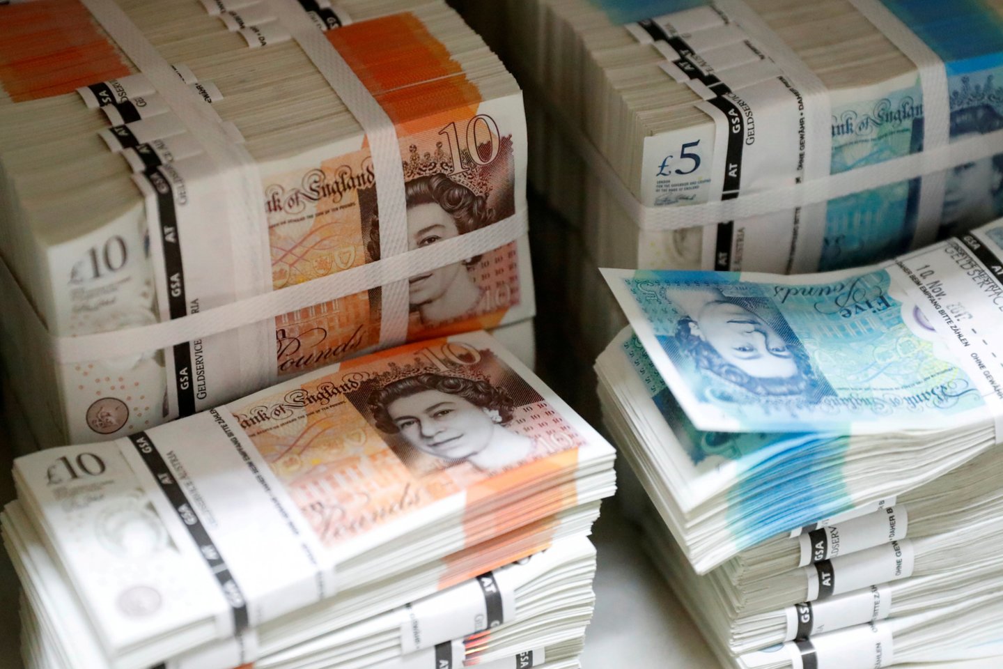 NCA turi teisę iš užsieniečių, D.Britanijoje valdančių turto už daugiau nei 50 tūkst. svarų sterlingų, pareikalauti paaiškinti kapitalo kilmę.<br>  Reuters/Scanpix nuotr.