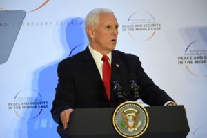 M. Pence'as reikalauja, kad ES sąjungininkės pasitrauktų iš Irano branduolinio susitarimo