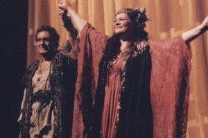 Prie Lietuvos operos primadonos Violetos Urmanos virsmų prisidėjo ir Placido Domingo