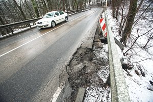 Atšilusių orų bėdos persekioja vairuotojus – gatvėse atsirado rimtų pavojų