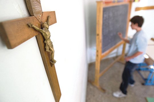 Teismo sprendimas supriešino visą šalį: mergaitę privertė lankyti tikybą