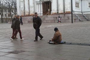 Skurdo anatomija: štai ko pirmiausia atsižada, kad nereikėtų badauti