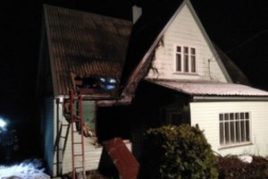 Ugniagesiai apie aukos pareikalavusį gaisrą: dūmų detektorius galėjo padėti išvengti tragedijos