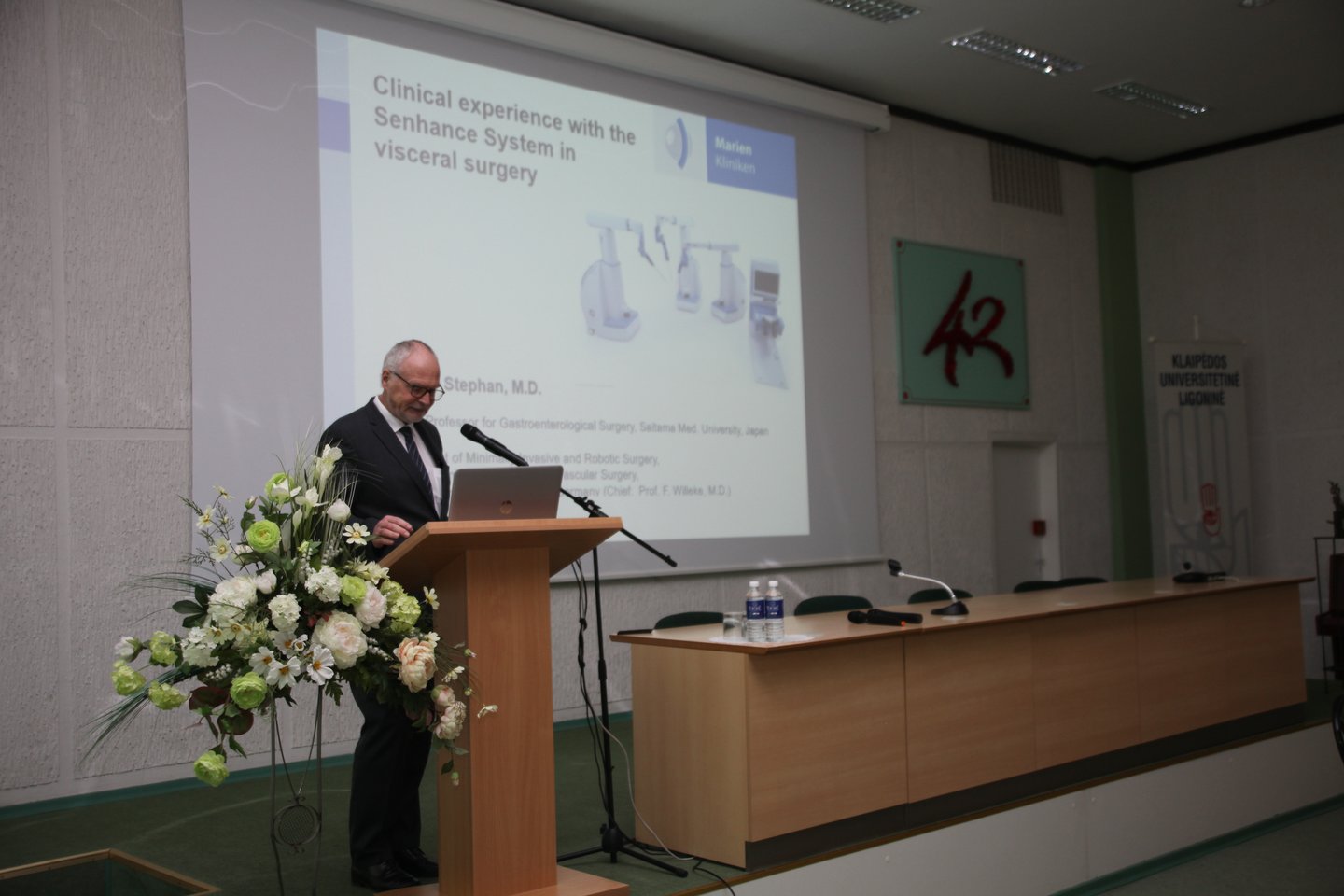  Pranešimą aktualiais robotinės chirurgijos klausimais 2019 metų vasario 6 dieną konferencijoje skaitė ir garsus profesorius iš Vokietijos D.Stephanas.<br> A.Kubaičio nuotr.