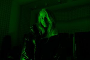 Lietuvių dainininkė Angelou pristato naują dainą ir klipą: geriausia klausytis naktį