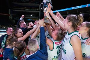 Karalienės taurę Vilniuje į viršų kėlė Kauno „Aistės-LSMU“ 