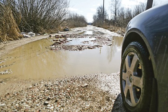 Duobės vairuotojus kankins dar ilgai: ką daryti, kad apsaugotume savo automobilį 