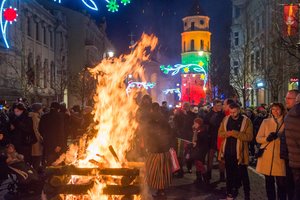 Vilniaus Gedimino prospekte suliepsnojo 70 laužų