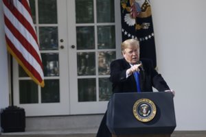 D. Trumpas ragina Europą atsiimti šimtus Sirijoje nelaisvėn paimtų džihadistų