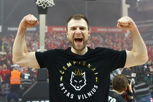 KMT simboliniame penketuke – visų finalo ketverto dalyvių atstovai