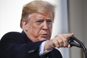 D. Trumpas ragina Venesuelos kariuomenę stoti J. Guaido pusėn 