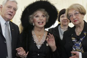 Holivudo aktorei Rutai Lee atkurta Lietuvos pilietybė 