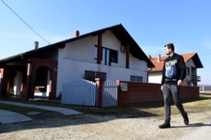Moteris 18 metų slėpė sesers palaikus šaldiklyje